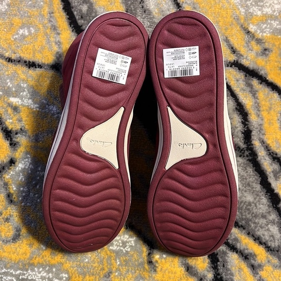 Clarks Women's burgundy Ankle Suede casual Booties Size 9.5M - Picture 4 of 4